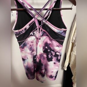 Lululemon athletic top with built in bra